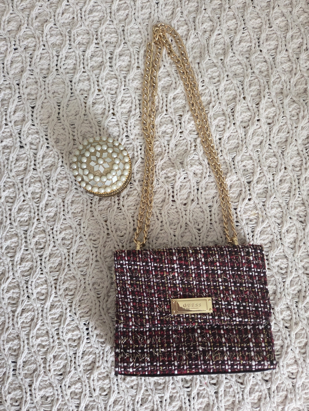 GUESS Tweed Chain Shoulder Bag in Burgundy